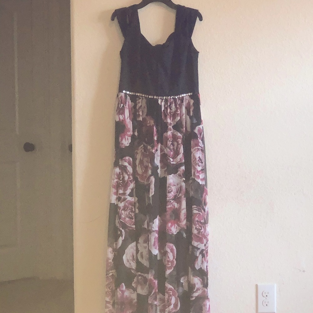 En focus studio navy blue with purple floral dress